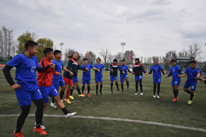 Niños extranjeros jugado al futbol en España (Foto: Cordon Press).
