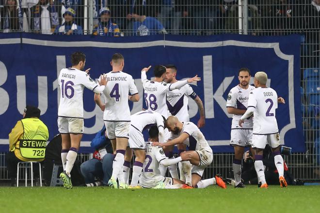 Celebración de la Fiorentina ante el Lech Poznan (Foto: Cordon Press).