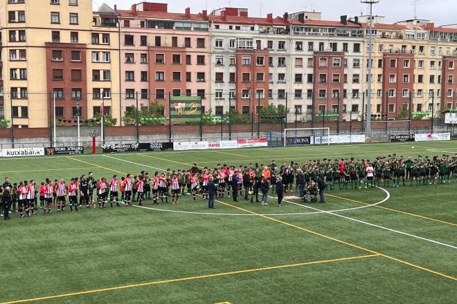 Partido con el Athletic Club de Veteranos, por el Centenario del Basurto, en el campo de Iparralde (Foto: DMQ Bizkaia).