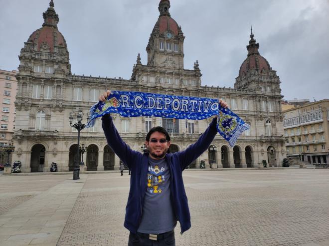 Javier Parada, aficionado que viaja desde Panamá para ver al Deportivo 