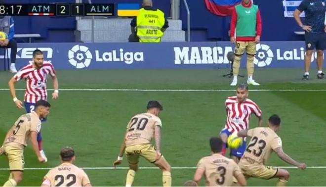 Mano polemica en el Atletico de Madrid-Almería
