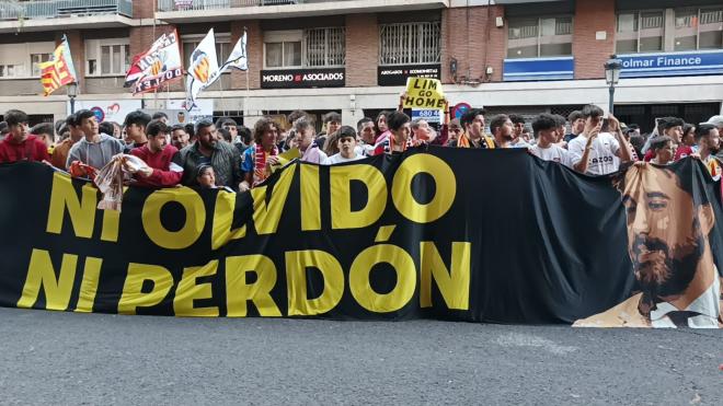 Protesta contra Peter Lim en Mestalla