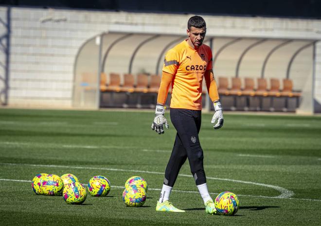 Jaume Doménech, en el entrenamiento del Valencia (Foto: VCF).