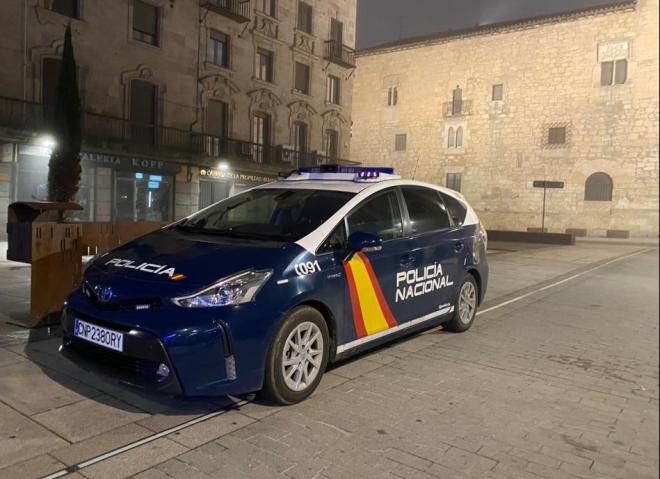 La Policia Nacional deteniendo a los presuntos estafadores (Foto:Policia Nacional).