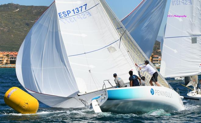 El barco de Orbaneja y Fiestas hace valer su regularidad y se impone al ‘Península’. (Foto: FA