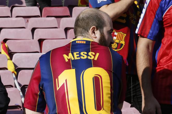 El Barcelona sigue vendiendo camisetas con el '10' de Messi.