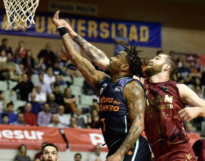 UCAM cree más y gana a un Valencia Basket que ve amenazado el octavo puesto (90-82)