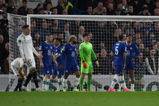 Lamento de los jugadores del Chelsea al caer contra el Real Madrid (Foto: Cordon Press).