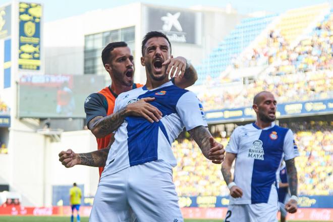 Joselu celebrando su segundo gol ante el Cádiz (Foto: Cordon Press).