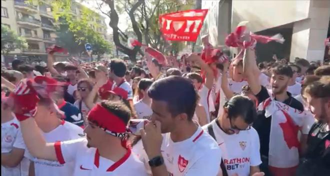 Sevilla-Manchester United: Ambiente previo en los aledaños del Sánchez-Pizjuán