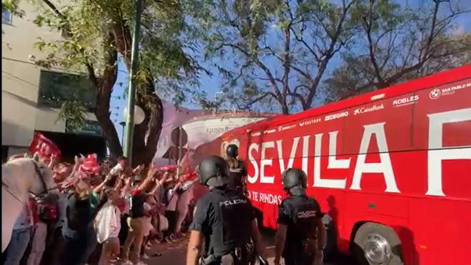 Sevilla-Manchester United: Llegada del Sevilla al Sánchez-Pizjuán