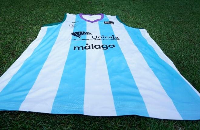 Camiseta de apoyo del Unicaja al Málaga.