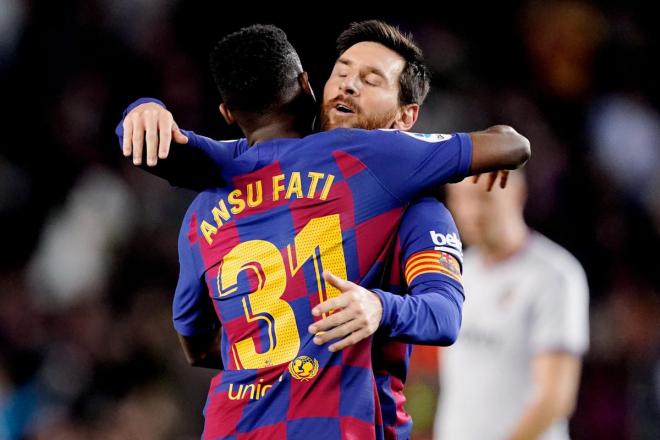Leo Messi y Ansu Fati celebran un gol del Barcelona (Foto: EFE).