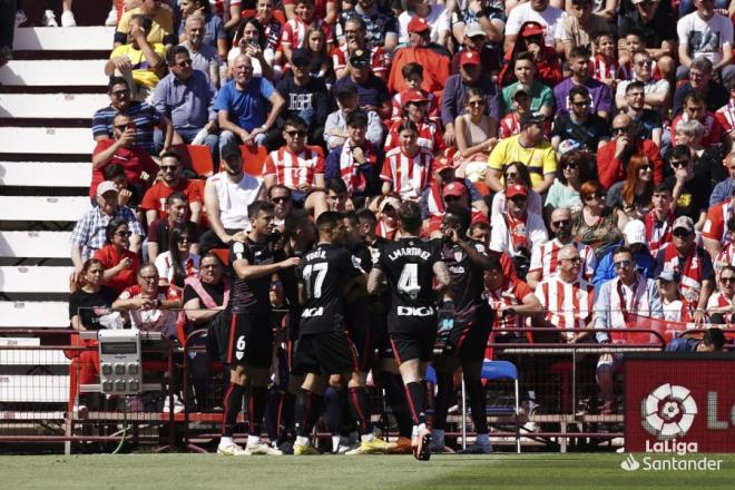 El Athletic Club de Ernesto Valverde celebra el gol de Nico Williams en Almería (Foto: LaLiga).