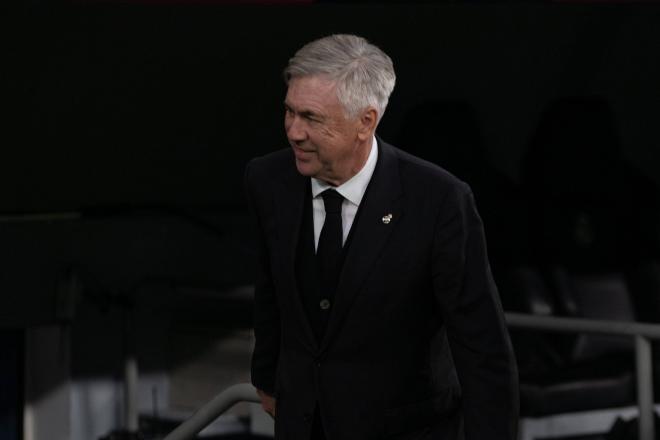 Carlo Ancelotti, en el banquillo del Real Madrid (Foto: Cordon Press).