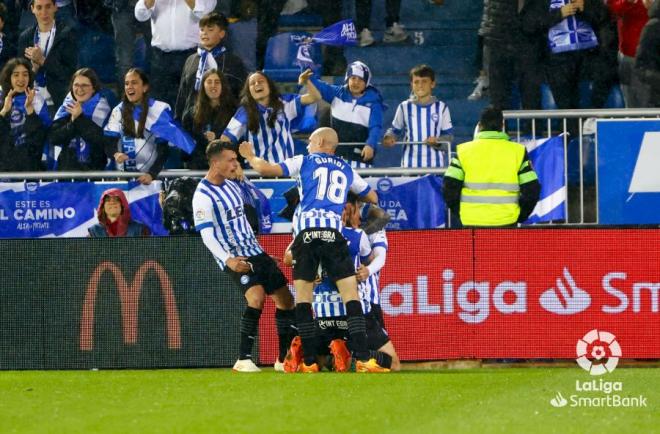 Los jugadores del Alavés celebran uno de los goles frente al Leganés.