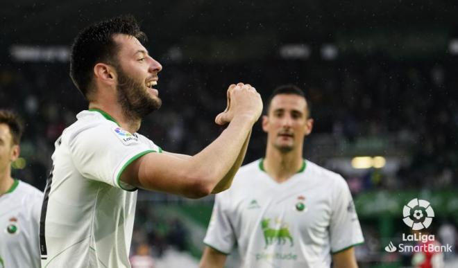 Roko Baturina celebra un gol del triunfo con el Racing. (Foto: LaLiga)