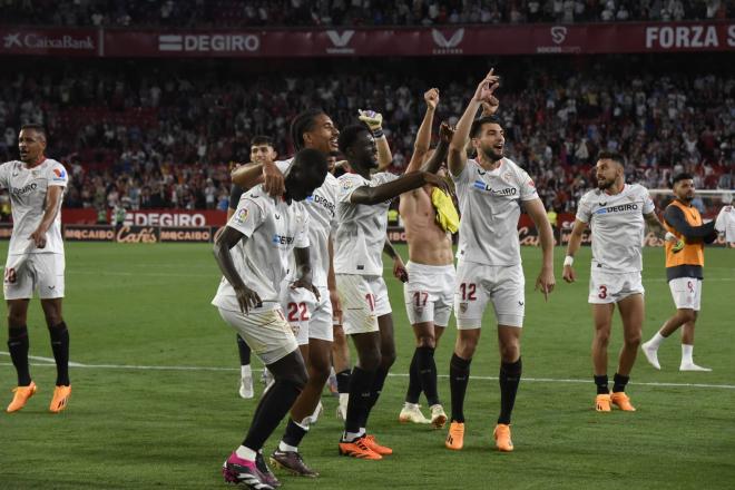 La fiesta del Sevilla tras ganar al Villarreal (Foto: Kiko Hurtado).