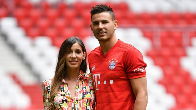 Lucas Hernández y Amelia Lorente en un acto del Bayern
