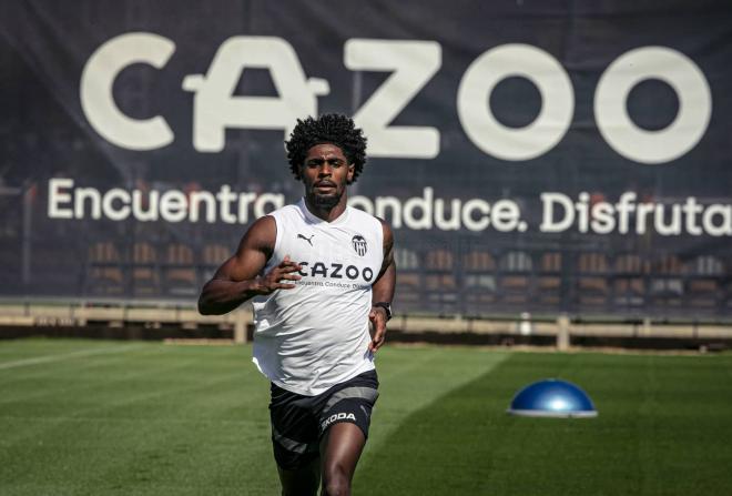 Thierry Correia ya entrena (Foto: Valencia CF).