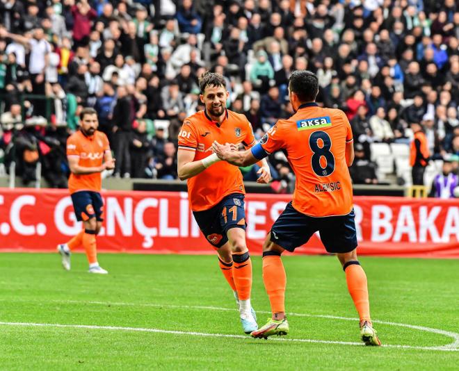 Januzaj, celebrando un de gol en Turquía (Foto: İstanbul Başakşehir).
