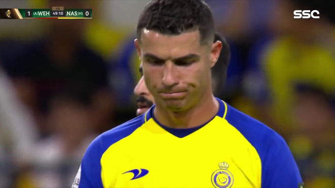 Cristiano Ronaldo, negando con la cabeza en pleno partido. (Redes Sociales)
