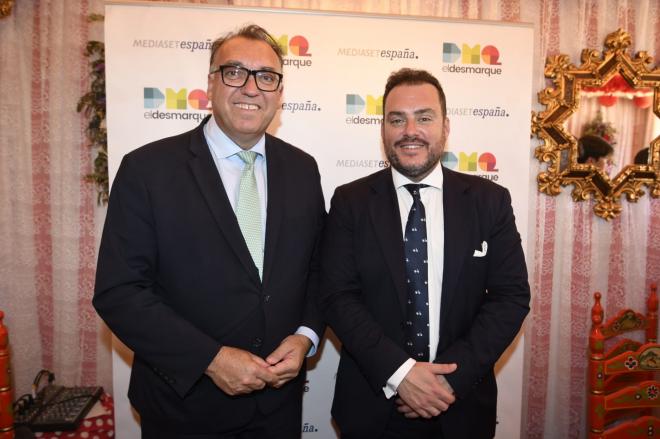 Arturo Bernal, Consejero de Turismo, Cultura y Deporte, junto a Fede Quintero en la caseta de ElDes