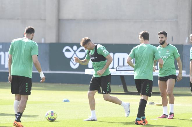 Joaquín, en el entrenamiento del Betis de este jueves (Foto: Kiko Hurtado).