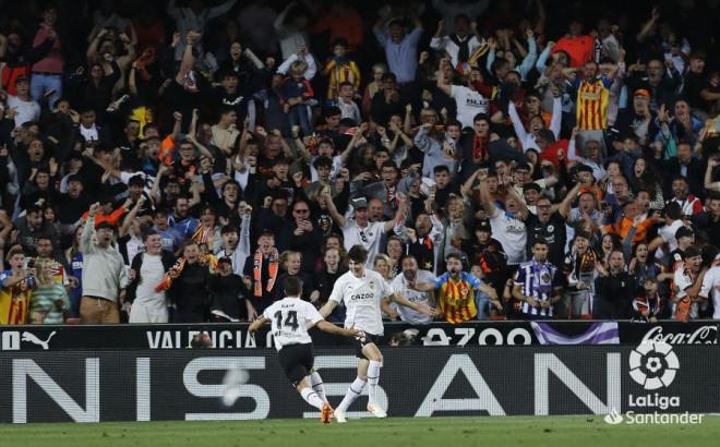 Javi Guerra celebra su gol al Valladolid (Foto: LaLiga).