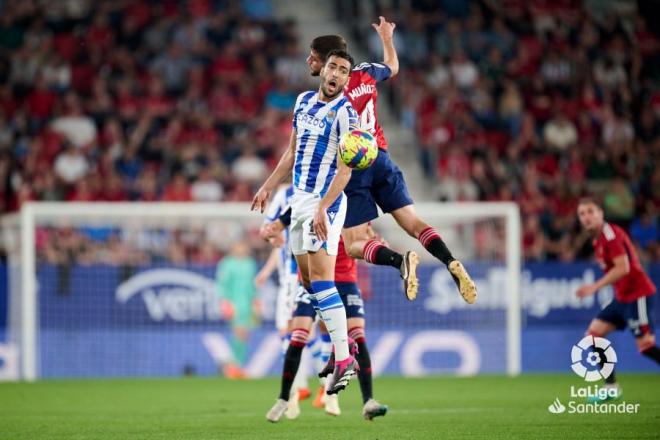 Merino ante Osasuna en El Sadar. (Foto: LaLiga).