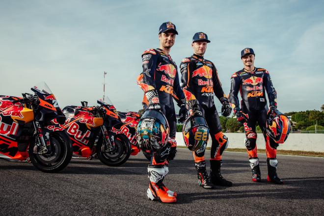 Dani Pedrosa junto a Brad Binder y Jack Miller (Foto: Red Bull KTM Factory Racing)