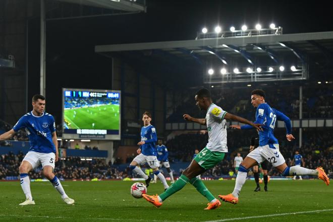 Asistencia de Aleksander Isak frente al Everton (Foto: Cordon Press).