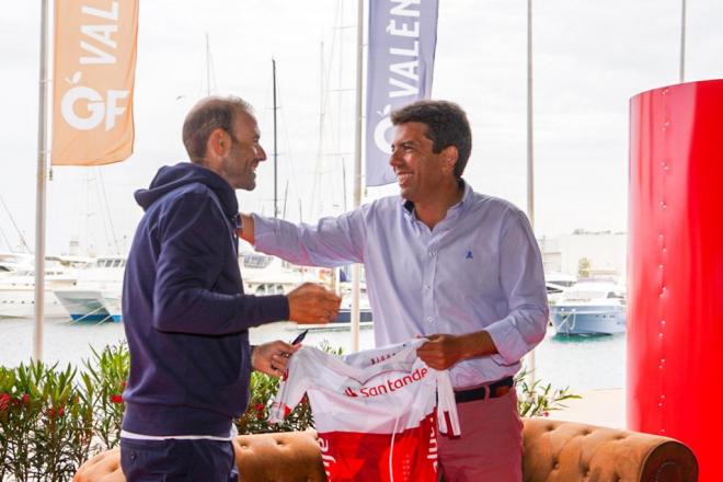 Mazón: “Apoyaremos que la Comunitat Valenciana sea un referente internacional en ciclismo”