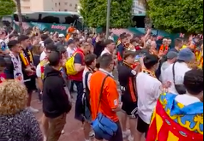 La afición del Valencia CF conquista Cádiz.