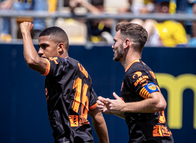 El gol de Lino acercó al Valencia a un partido que se le escapó en la primera mitad.