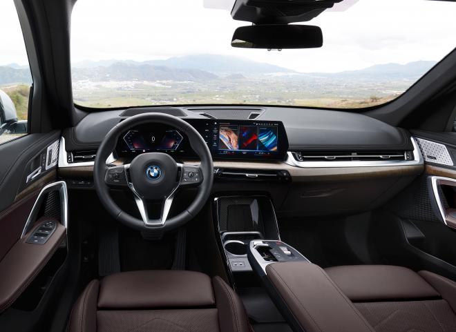 Interior del BMW iX1 xDrive30.