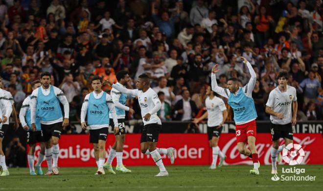 Los jugadores del Valencia celebran el gol de Lino en Villarreal (Foto: LaLiga).