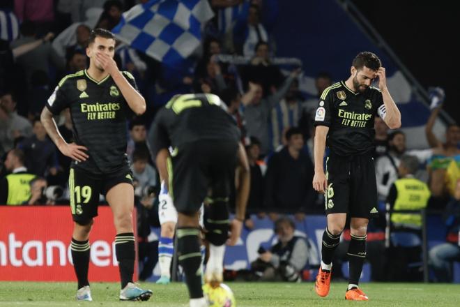 Lamento de los jugadores del Real Madrid tras perder ante la Real Sociedad (Foto: EFE).
