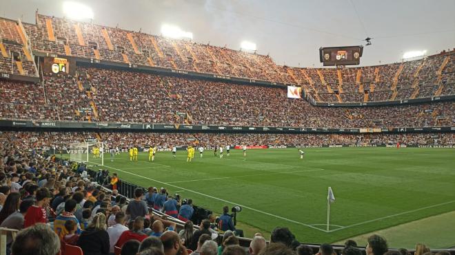 La gran entrada de Mestalla ante el Villarreal CF.