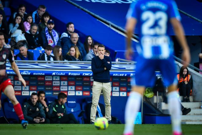 Luis García, técnico periquito, debe salvar al Espanyol de la zona del descenso (Foto: Cordon Press).