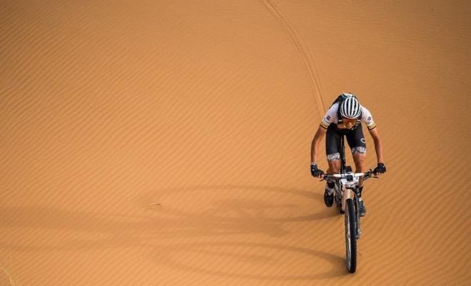 Bou en las dunas de Marruecos (Foto: @letsbou).