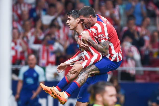 Rodrigo de Paul celebra con Álvaro Morata un gol del Atlético de Madrid (Foto: Cordon Press).
