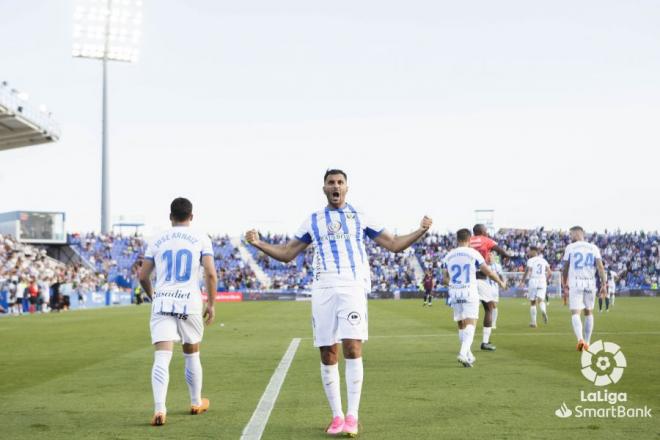 Qasmi celebra el penalti que decidió el Leganés-Huesca (Foto: LaLiga).