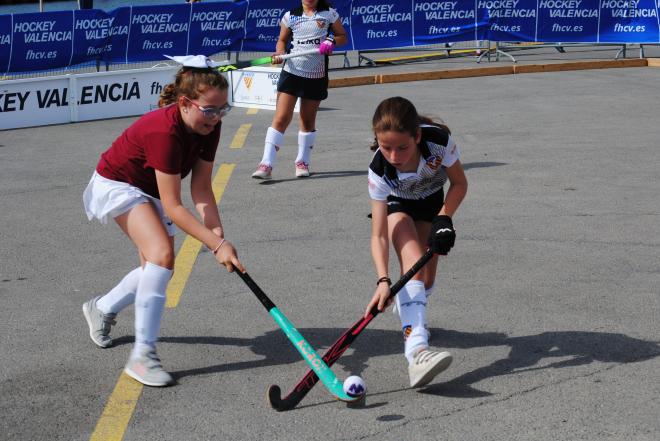 La Marina de València se ‘viste’ de hockey