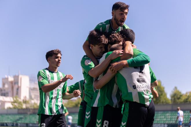 Los jugadores del DH celebran un gol (Foto: Cantera Betis)
