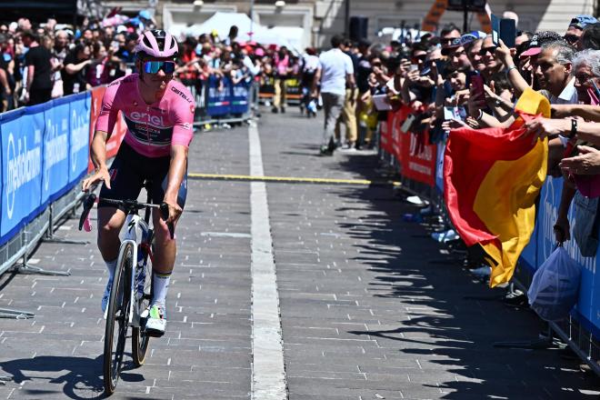 Evenepoel en la partida de salida de la etapa 2 del Giro de Italia 2023 (Foto: Cordon Press).