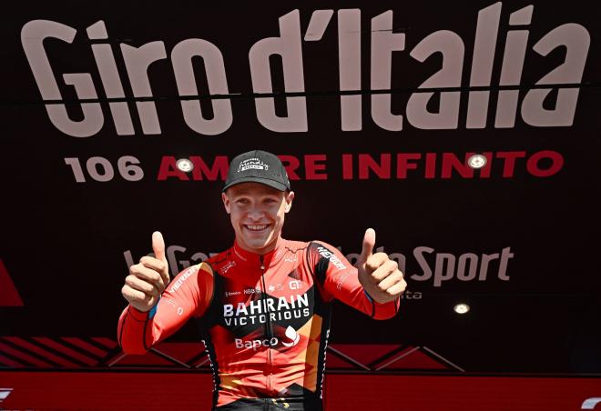 Jonathan Milan sonriente tras el triunfo de etapa en el Giro (Foto: Cordon Press).