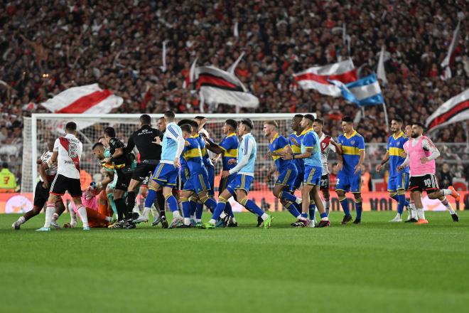 La pelea entre River Plate y Boca Juniors dejó siete expulsados. (Cordon Press)
