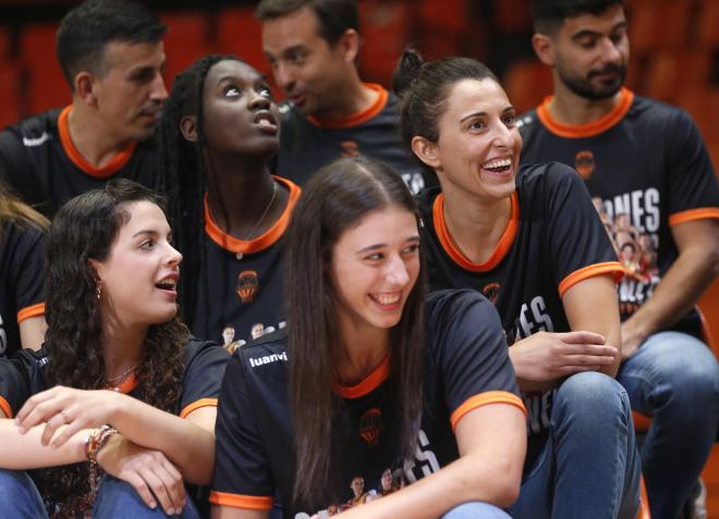Valencia se vuelca con las campeonas del Valencia Basket