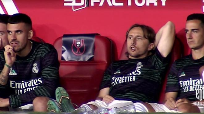 Luka Modric, hablando con Ceballos y Lucas Vázquez. (El Día Después)